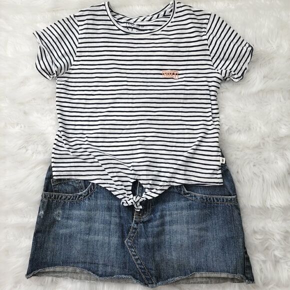 ROXY TEE SHIRT AND JEAN SKIRT SIZE SMALL AND 11 - Picture 1 of 13